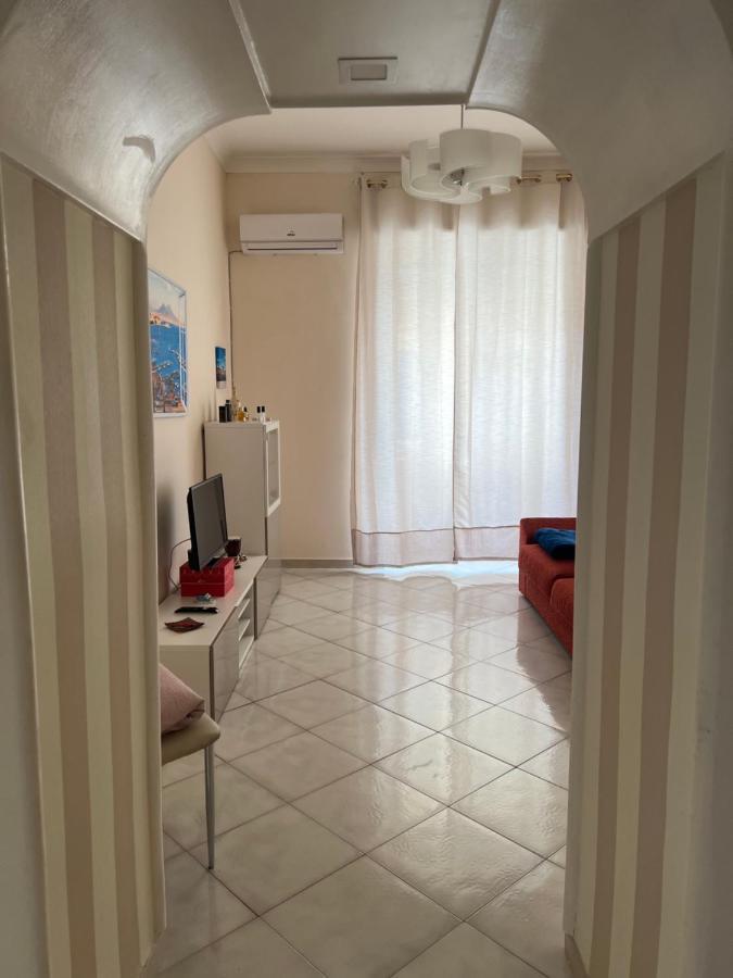 La Finestra Di Fronte Apartment Napoli Bagian luar foto